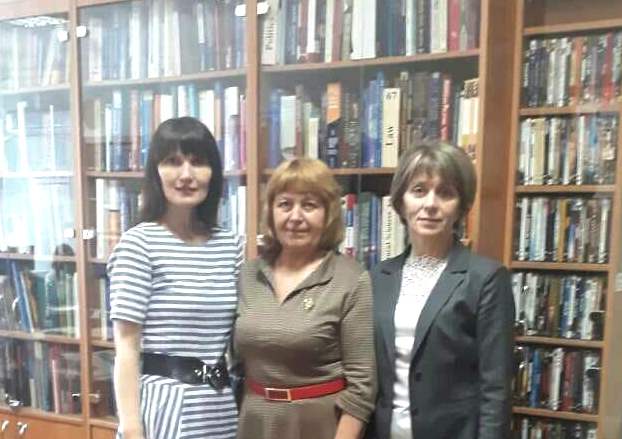 Декан факультету філології  і журналістики проф. Т.П.Вільчинська з колегами з кафедри загального мовознавства і слов'янських мов